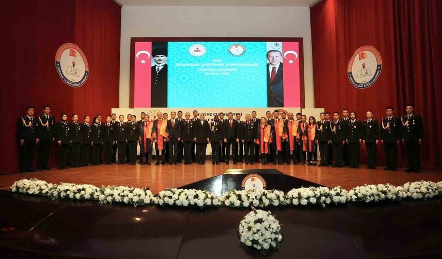 İçişleri Bakanı Çiftçi, subay ve astsubay adaylarıyla bir araya geldi