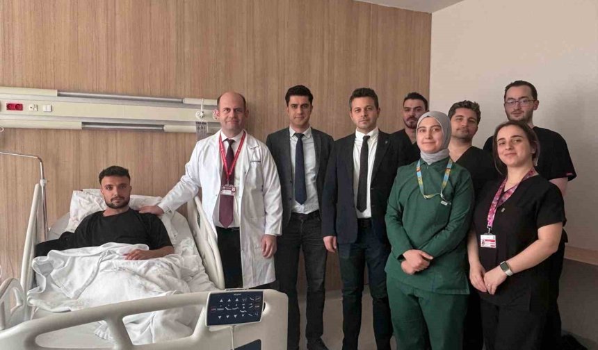 Kopan sinirler bacağından alınan nakille onarıldı: Genç hastaya ikinci şans
