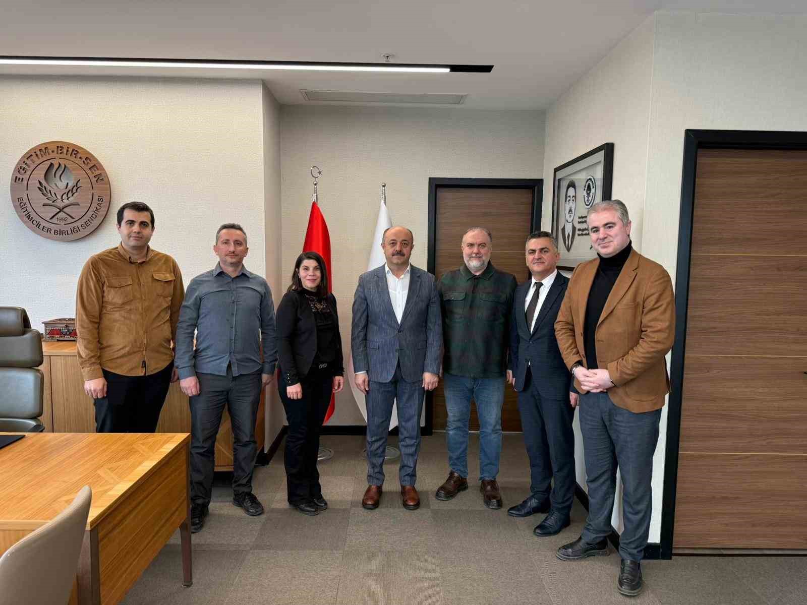 Doktoralı öğretmenler, akademik çalışmalarındaki problemler için Eğitim-Bir-Sen'i ziyaret etti