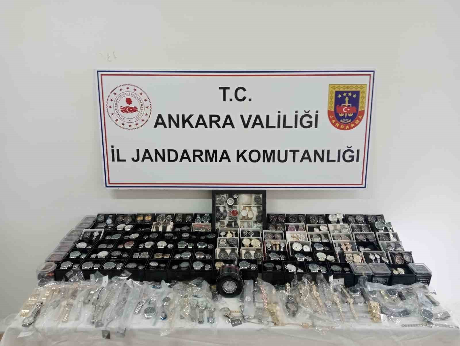 Ankara'da kaçakçılık operasyonları: Yasa dışı yollarla yurda sokulmuş tütün ürünü, gıda malzemesi ve çok sayıda saat ele geçirildi