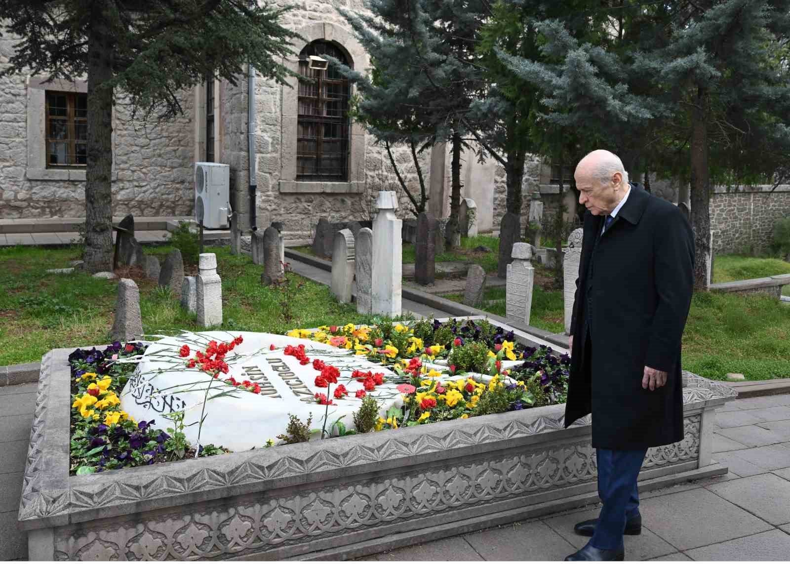 Bahçeli'den merhum Muhsin Yazıcıoğlu'nun kabrine ziyaret