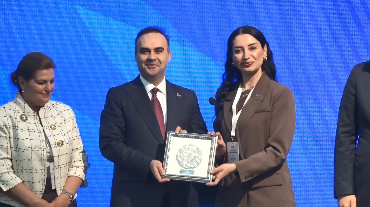 Bakan Kacır: 'KOBİ'lerimize ve büyük ölçekli firmalarımıza, 50 milyon liraya kadar finansman sunuyoruz'