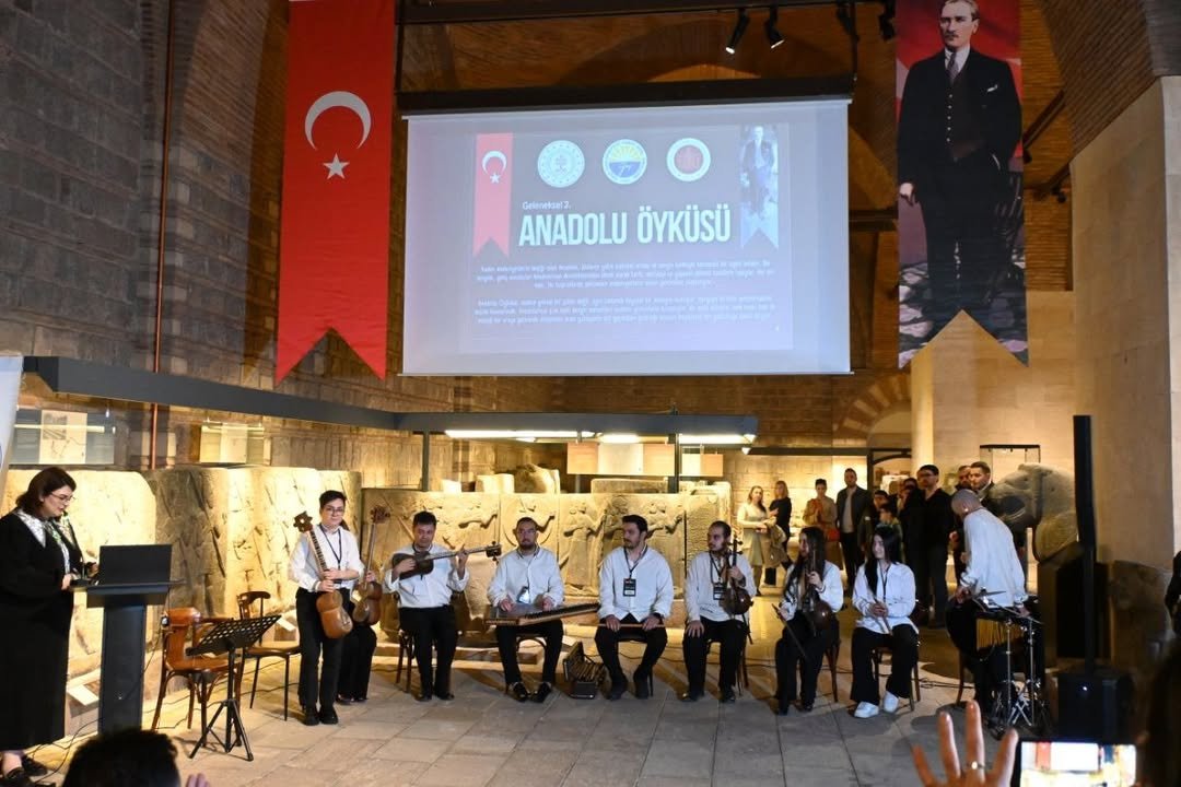 Ankarada Düzenlenen Anadolu Öyküsü Sanat Sergisinde Azerbaycan Kültürüne Dair Eserler Sergile 3