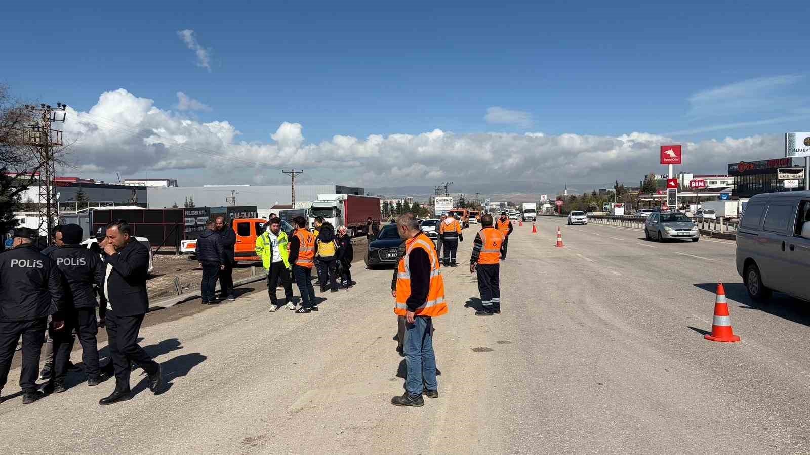 Ankara'da özel halk otobüsü köprü direğine çarptı: 5 ölü, 15 yaralı
