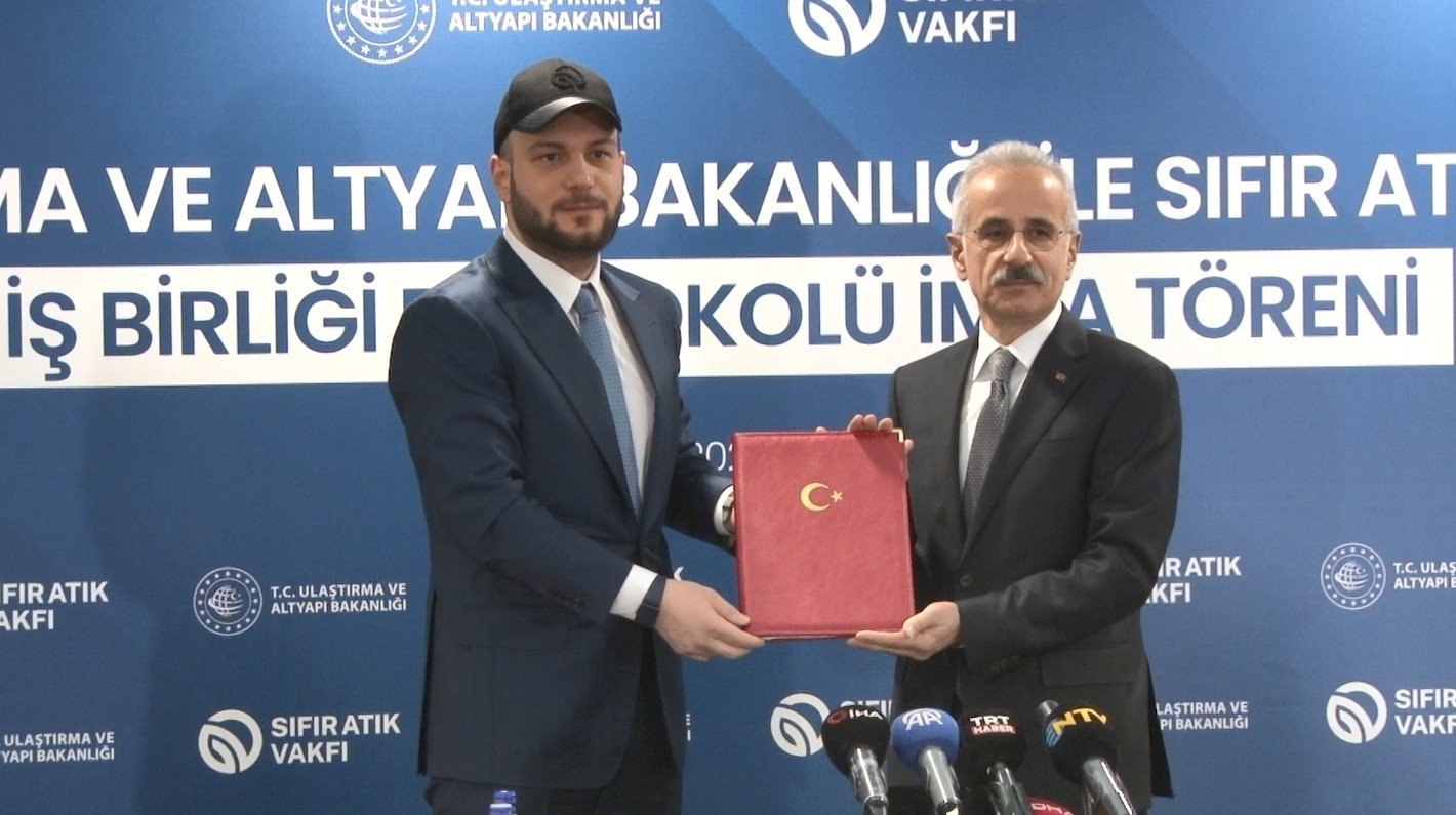 Bakan Uraloğlu: 'Ekolojik köprüler, bisiklet yolları, güneş enerji santralleri ve asfalt geri dönüşüm tesisleriyle karbon ayak izimizi azaltıyoruz'