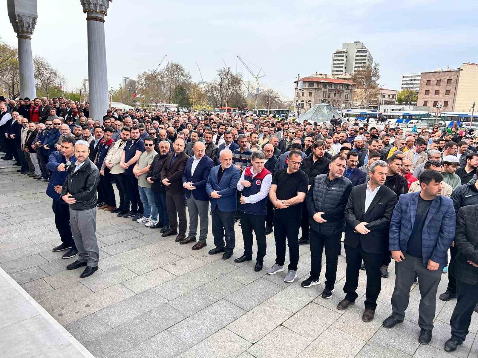 Eğitim Bir-Sen'den okul saldırılarında hayatını kaybedenler için gıyabi cenaze namazı