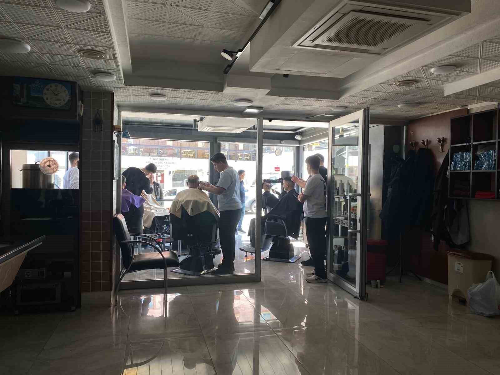Elektrik kesintisi Mamak esnafını durduramadı
