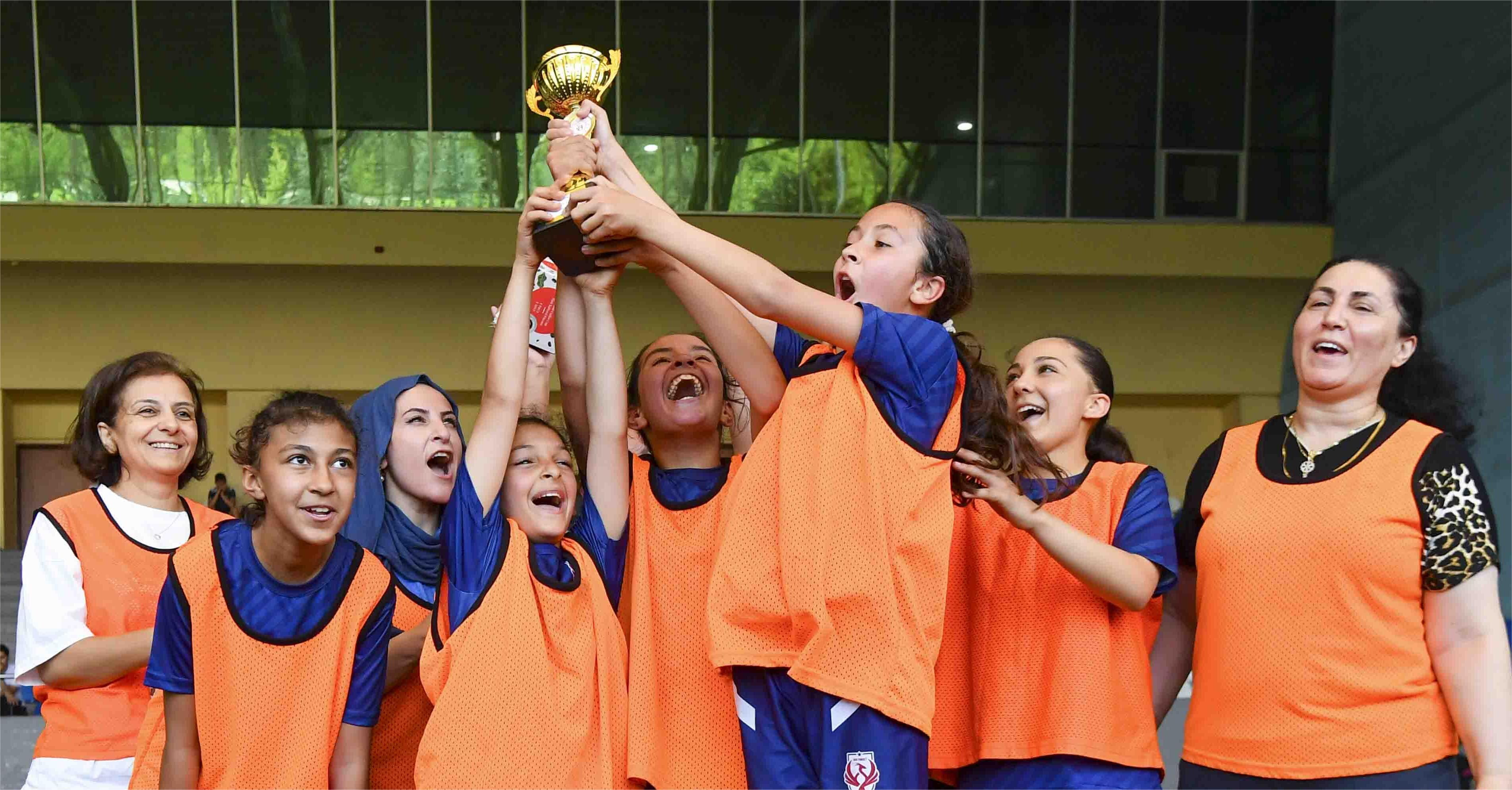 FOMGET'te Analı Kızlı Futbol Heyecanı